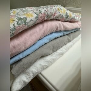 Lot of Five Crib/Toddler Bed Fitted Sheets